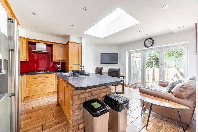 Warneford Road, Harrow, HA3 4 bed semi-detached house to rent - £6,067 pcm (£1,400 pw)