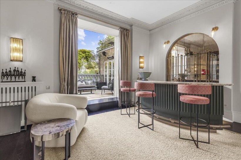 Campden Hill Road, London, W8 6 bed house to rent - £43,333 pcm (£10,000 pw)