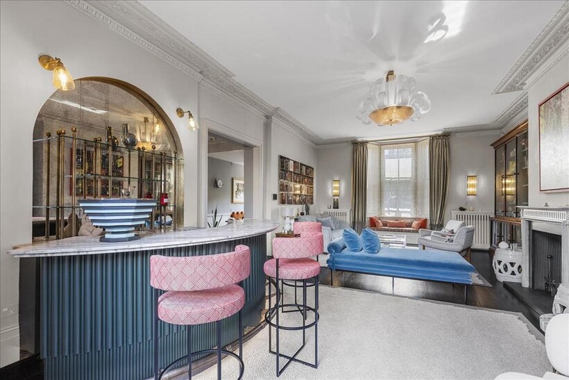 Campden Hill Road, London, W8 6 bed house to rent - £43,333 pcm (£10,000 pw)