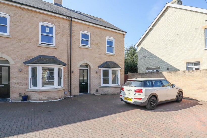White Hart Lane, Soham, CB7 4 bed end of terrace house to rent - £1,575 pcm (£363 pw)