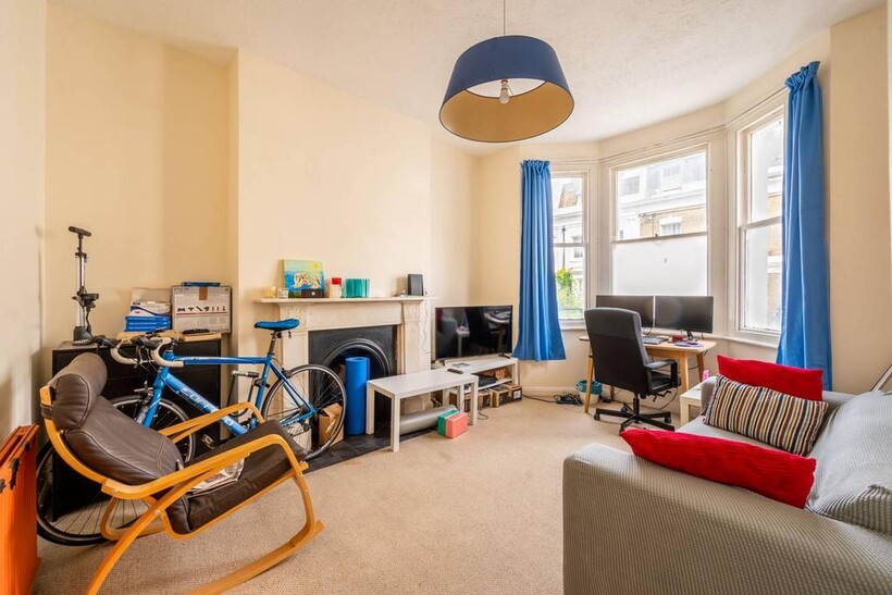 Chesson Road, West Kensington... 1 bed flat to rent - £1,842 pcm (£425 pw)