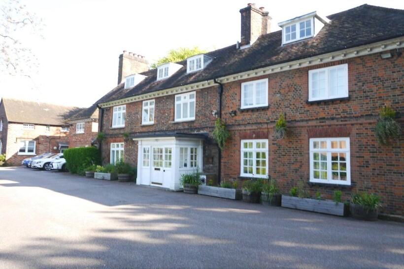 Great North Road, Hatfield Property to rent - £960 pcm (£222 pw)