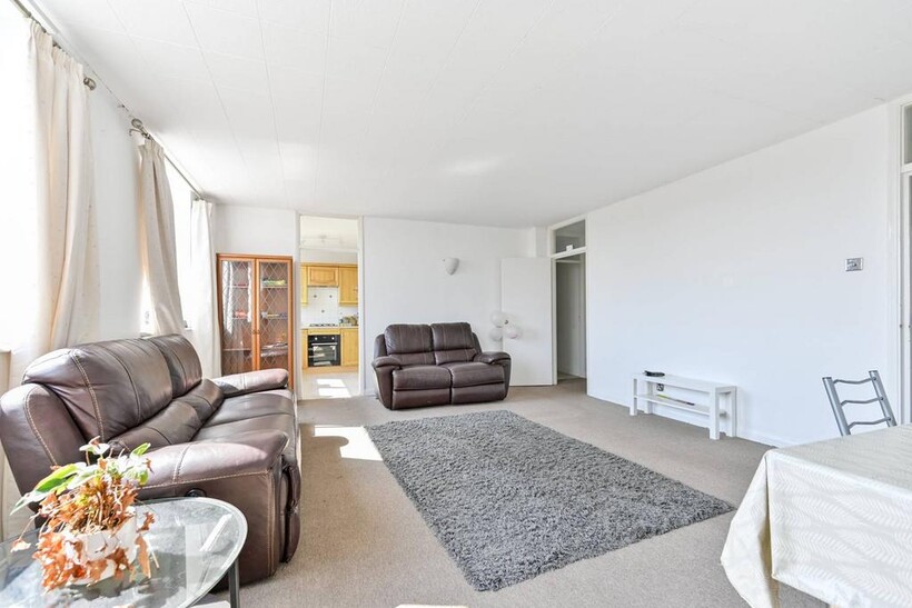 Pemberton Road, East Molesey, KT8 3 bed flat to rent - £2,395 pcm (£553 pw)