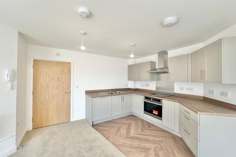 Emmer Drive, Wixams, Bedford, MK45 2 bed apartment to rent - £1,350 pcm (£312 pw)