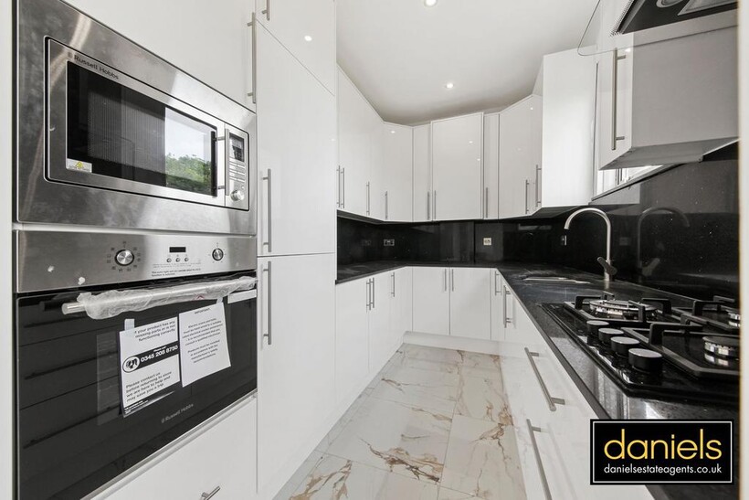 Connaught Road, Harlesden, London, NW10 2 bed flat to rent - £1,825 pcm (£421 pw)