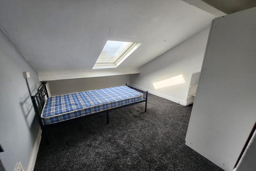 113 Little Horton Lane, Bradford, BD5 0 BU
