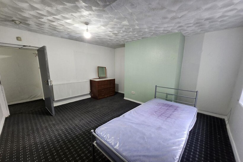 113 Little Horton Lane, Bradford, BD5 0 BU