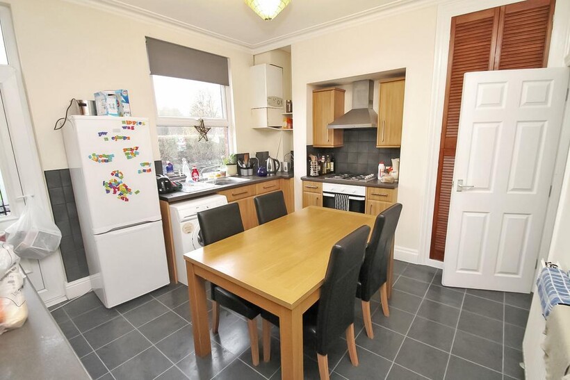 Graham Grove, Burley, Leeds, LS4 6 bed terraced house to rent - £2,470 pcm (£570 pw)