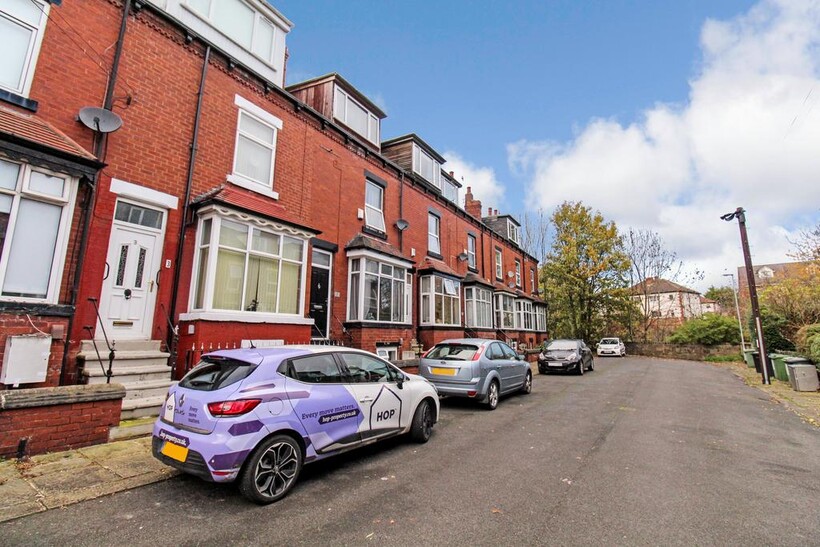Graham Grove, Burley, Leeds, LS4 6 bed terraced house to rent - £2,470 pcm (£570 pw)