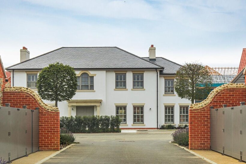 Docking 6 bed detached house to rent - £3,575 pcm (£825 pw)