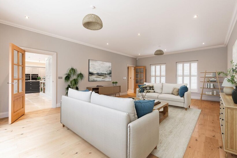 Docking 6 bed detached house to rent - £3,575 pcm (£825 pw)