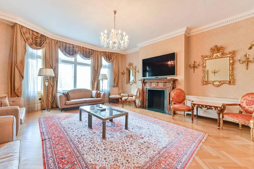 Kensington Road, Kensington, London, W8 4 bed flat to rent - £34,667 pcm (£8,000 pw)