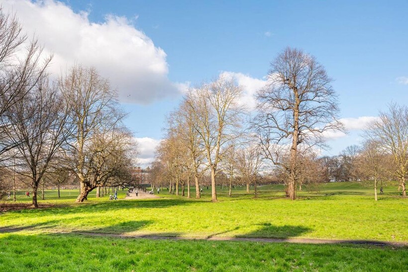 Kensington Road, Kensington, London, W8 4 bed flat to rent - £34,667 pcm (£8,000 pw)