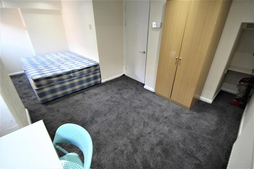 Broomfield Terrace, Burley, Leeds... 4 bed terraced house to rent - £1,837 pcm (£424 pw)