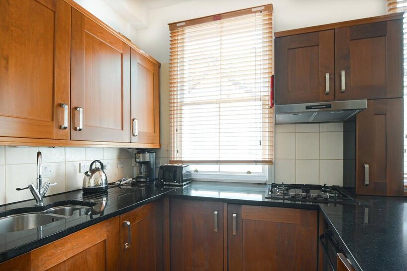 Astwood Mews, South Kensington... 3 bed mews to rent - £6,500 pcm (£1,500 pw)