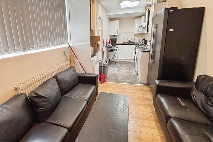 Teversal Avenue, NG7 4 bed terraced house to rent - £440 pcm (£102 pw)