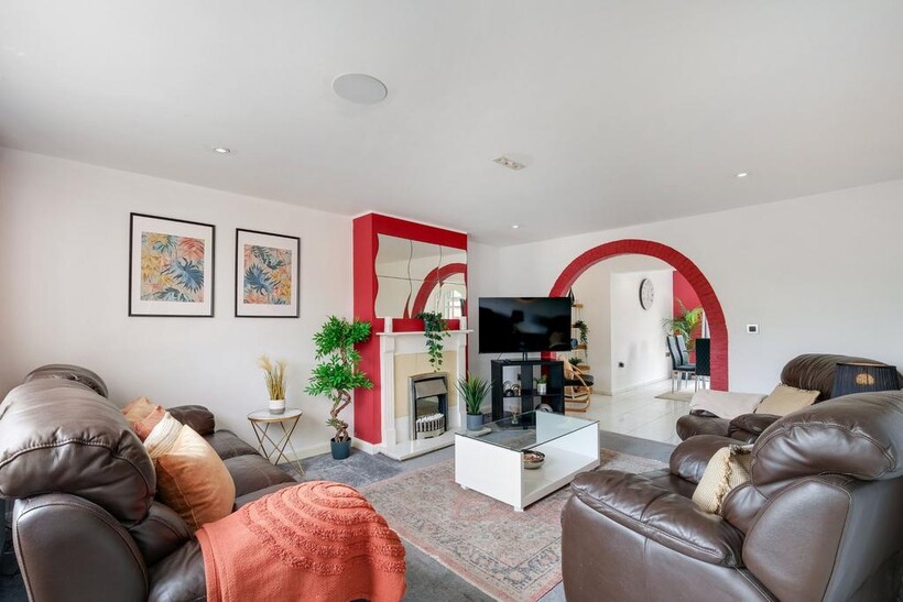 SL3 Ember Rd 19 5 bed semi-detached house to rent - £6,000 pcm (£1,385 pw)