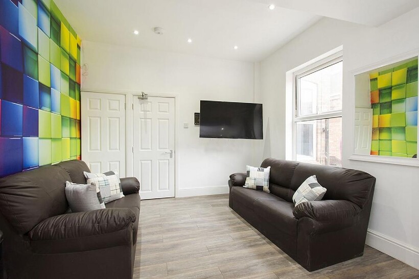 10 Derby Grove 6 bed terraced house to rent - £3,198 pcm (£738 pw)