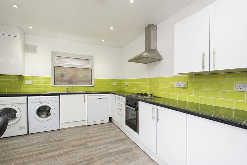10 Derby Grove 6 bed terraced house to rent - £3,198 pcm (£738 pw)