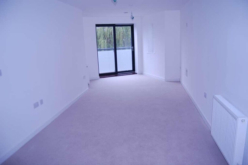 ADDLESTONE 2 bed apartment to rent - £1,525 pcm (£352 pw)
