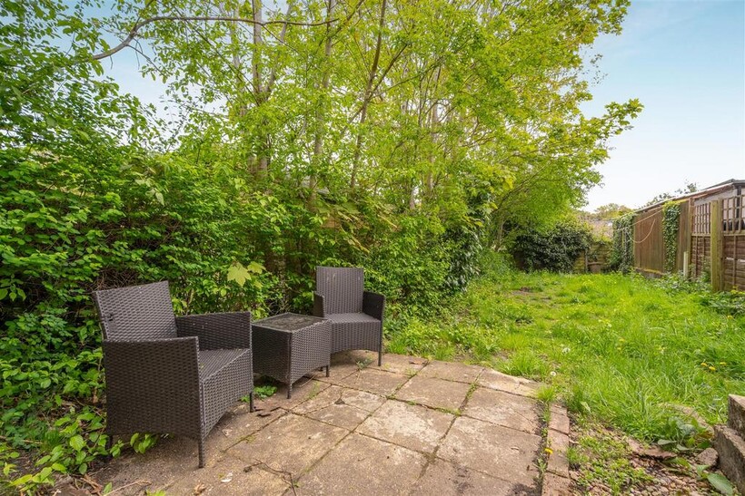 High Street, Sunninghill 2 bed maisonette to rent - £1,425 pcm (£329 pw)