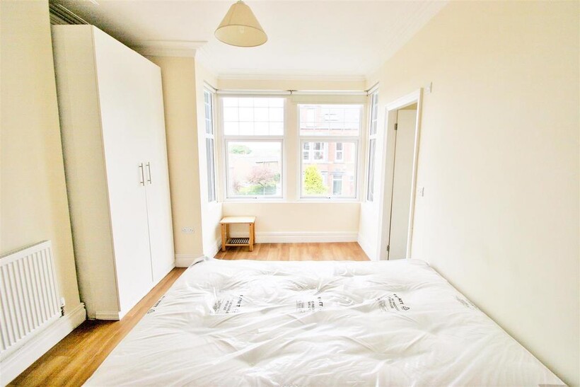 Hesketh Avenue, Kirkstall, Leeds, LS5... 1 bed in a house share to rent - £628 pcm (£145 pw)