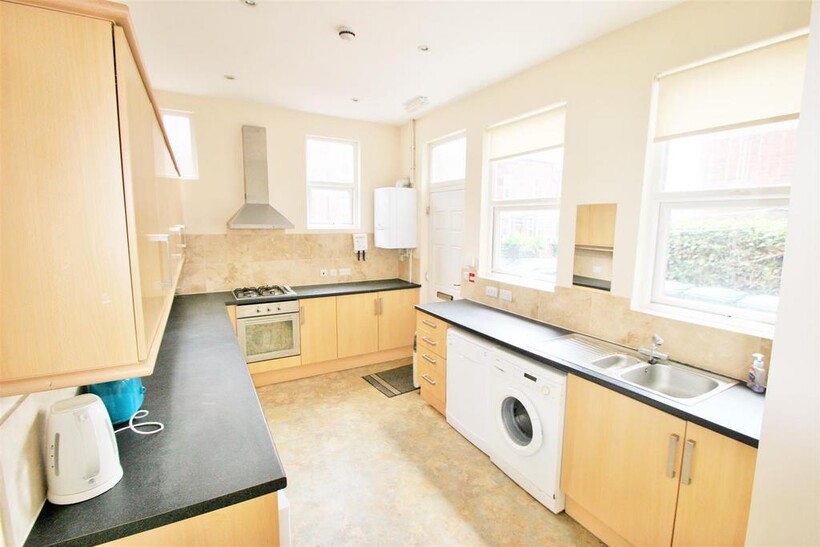 Hesketh Avenue, Kirkstall, Leeds, LS5... 1 bed in a house share to rent - £628 pcm (£145 pw)