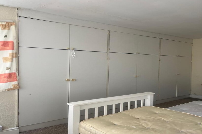 Rayners Lane, Pinner HA5 1 bed in a flat share to rent - £850 pcm (£196 pw)