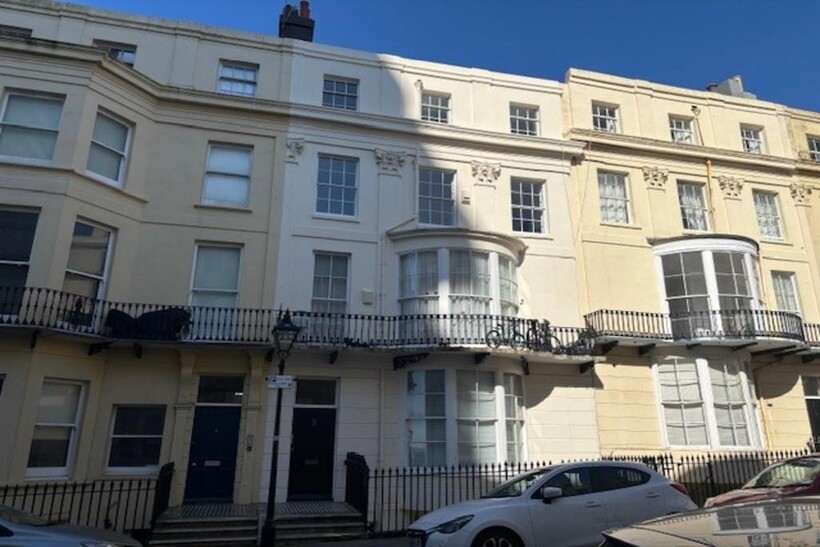 Cavendish Place, Brighton 2 bed flat to rent - £1,500 pcm (£346 pw)
