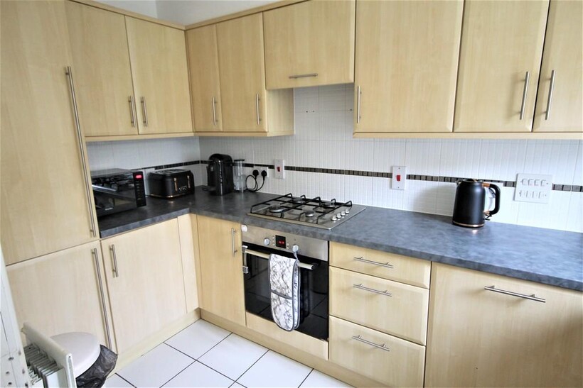 Sea Spray Avenue, Shoreham-by-Sea BN43 3 bed townhouse to rent - £1,895 pcm (£437 pw)