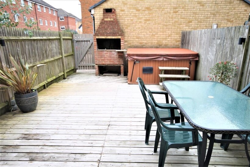 Sea Spray Avenue, Shoreham-by-Sea BN43 3 bed townhouse to rent - £1,895 pcm (£437 pw)