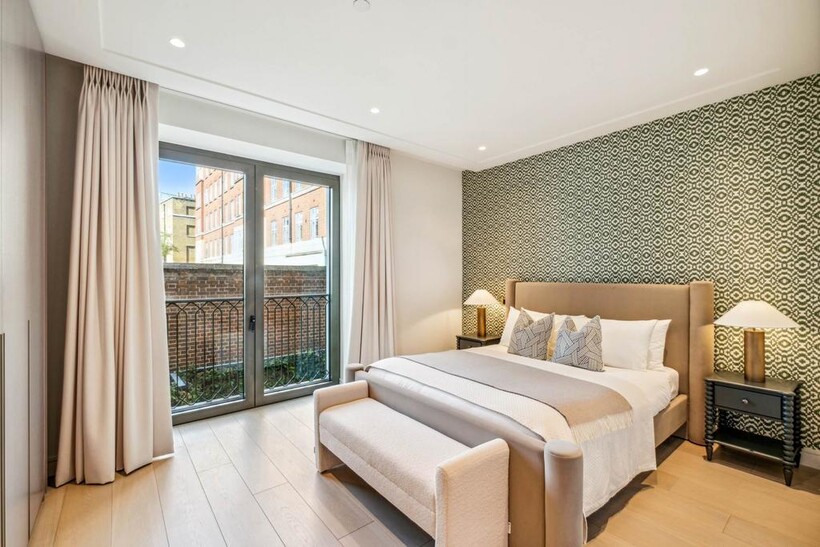 Holland Park Gate, W8 2 bed apartment to rent - £11,267 pcm (£2,600 pw)