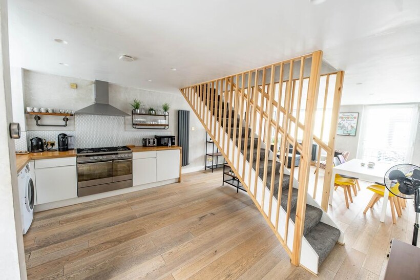 Brighton Square 2 bed apartment to rent - £1,825 pcm (£421 pw)