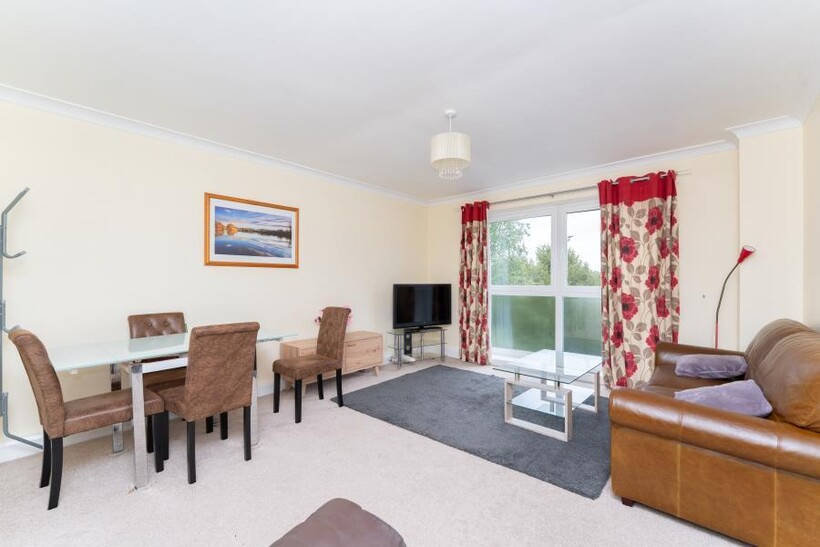 Little Grange, Perivale Lane, UB6 2 bed apartment to rent - £1,825 pcm (£421 pw)