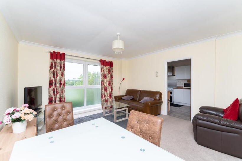 Little Grange, Perivale Lane, UB6 2 bed apartment to rent - £1,825 pcm (£421 pw)