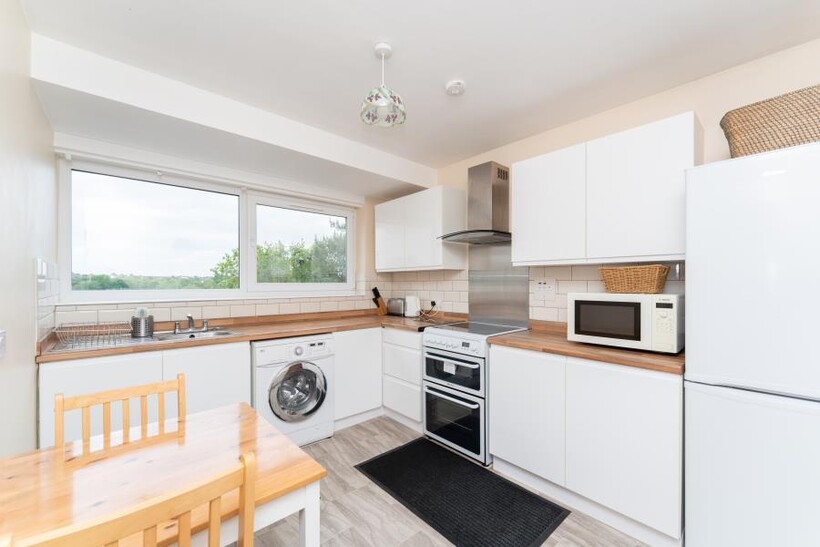 Little Grange, Perivale Lane, UB6 2 bed apartment to rent - £1,825 pcm (£421 pw)