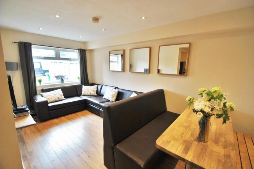 Edgeworth Drive, Manchester 8 bed semi-detached house to rent - £5,547 pcm (£1,280 pw)