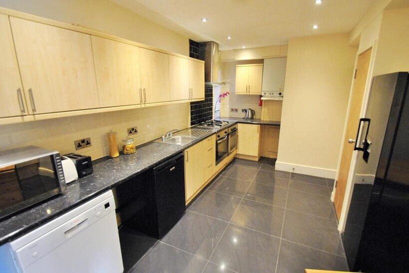 Edgeworth Drive, Manchester 8 bed semi-detached house to rent - £5,547 pcm (£1,280 pw)