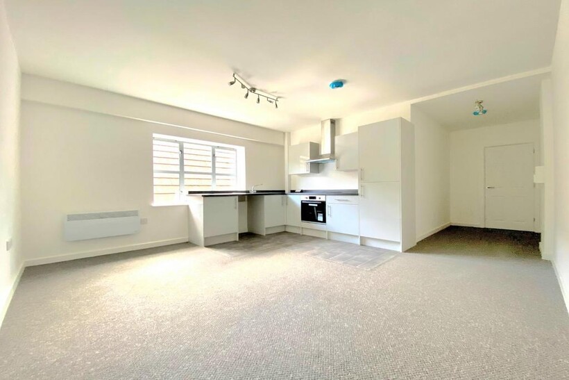 Wilks Walk, Grange Park, Northampton NN4 1 bed apartment to rent - £720 pcm (£166 pw)