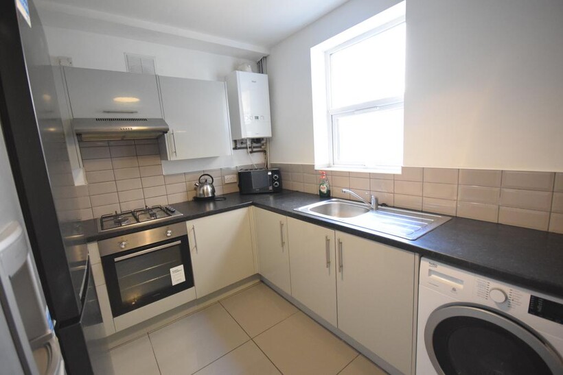 13, Gwenfron Road L6 5 bed house share to rent - £477 pcm (£110 pw)