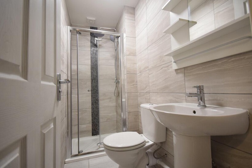 13, Gwenfron Road L6 5 bed house share to rent - £477 pcm (£110 pw)