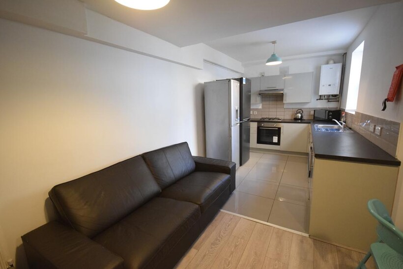 13, Gwenfron Road L6 5 bed house share to rent - £477 pcm (£110 pw)