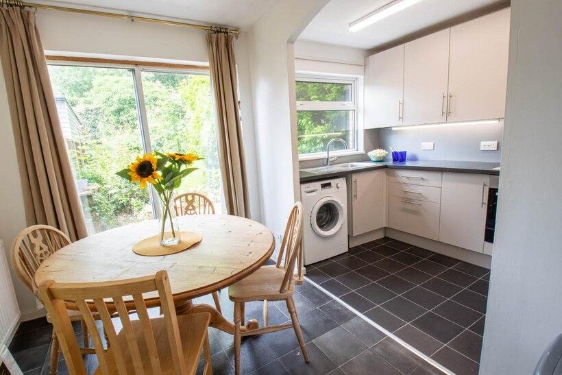 39 WC - Dining Area