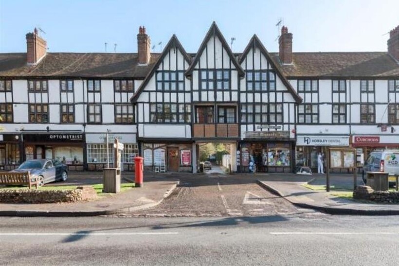 Bishopsmead Parade, East Horsley 1 bed apartment to rent - £1,175 pcm (£271 pw)