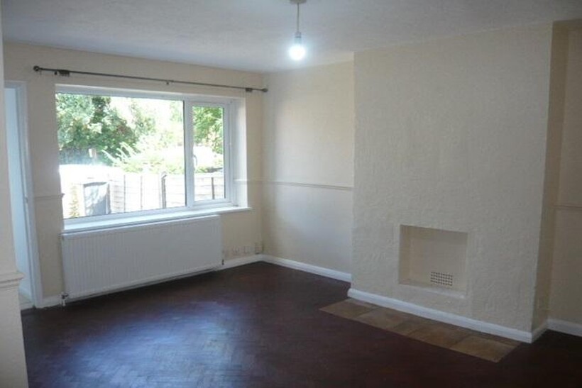 Vineyard Road, Feltham 2 bed maisonette to rent - £1,525 pcm (£352 pw)