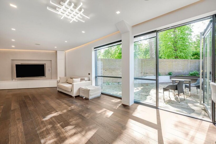 Kingsford Street, London NW5 3 bed flat to rent - £10,000 pcm (£2,308 pw)