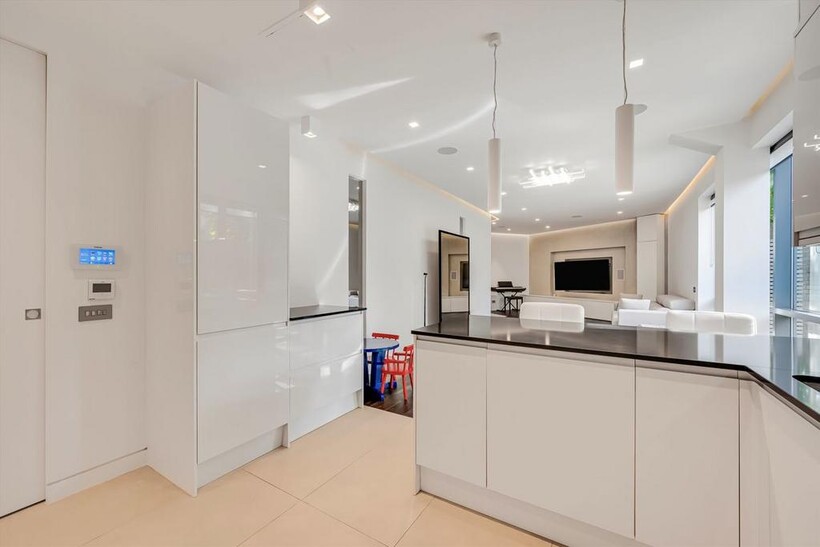 Kingsford Street, London NW5 3 bed flat to rent - £10,000 pcm (£2,308 pw)