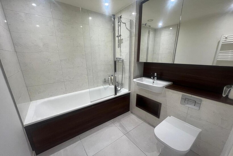 Moorhen Drive, London NW9 2 bed flat to rent - £2,200 pcm (£508 pw)
