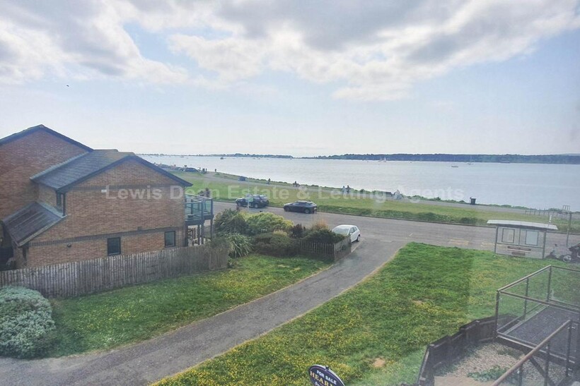 Baiter Park, Poole, Dorset. 3 bed maisonette to rent - £1,295 pcm (£299 pw)