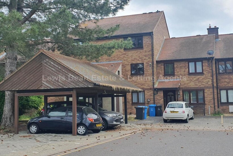 Baiter Park, Poole, Dorset. 3 bed maisonette to rent - £1,295 pcm (£299 pw)